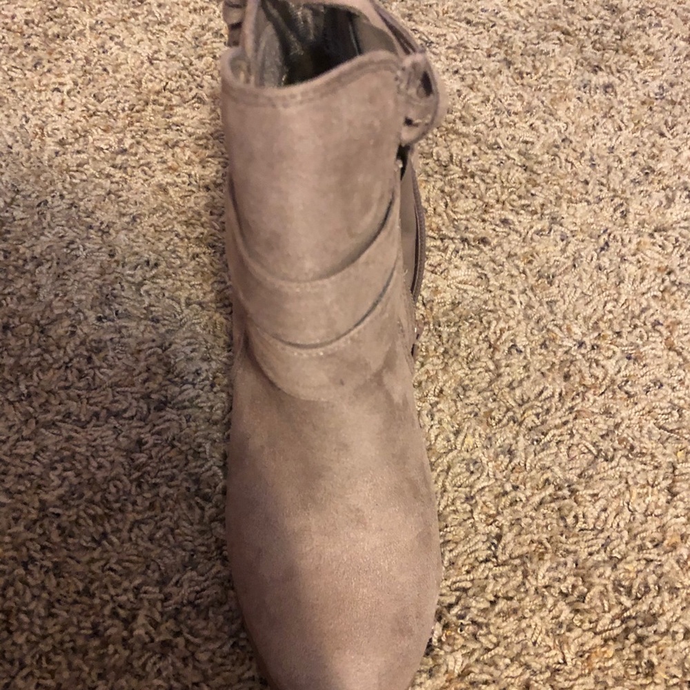 booties - Picture 3 of 4